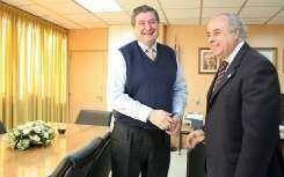 Desde la gesti�n de Lima salieron a cruzarlo a Conti
