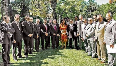Promesas de Cristina para evitar rebeld�as de los gobernadores K