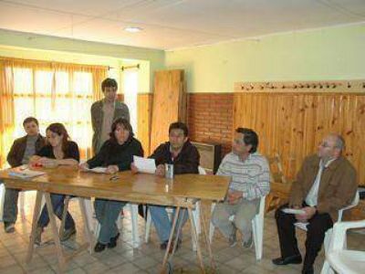 Multisectorial marcha contra "el decretazo y por aumento salarial para todos ya"