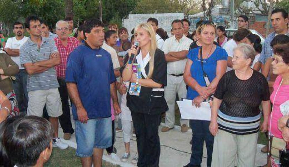 Villa Astolfi: 150 vecinos se reunieron para reclamar obras
