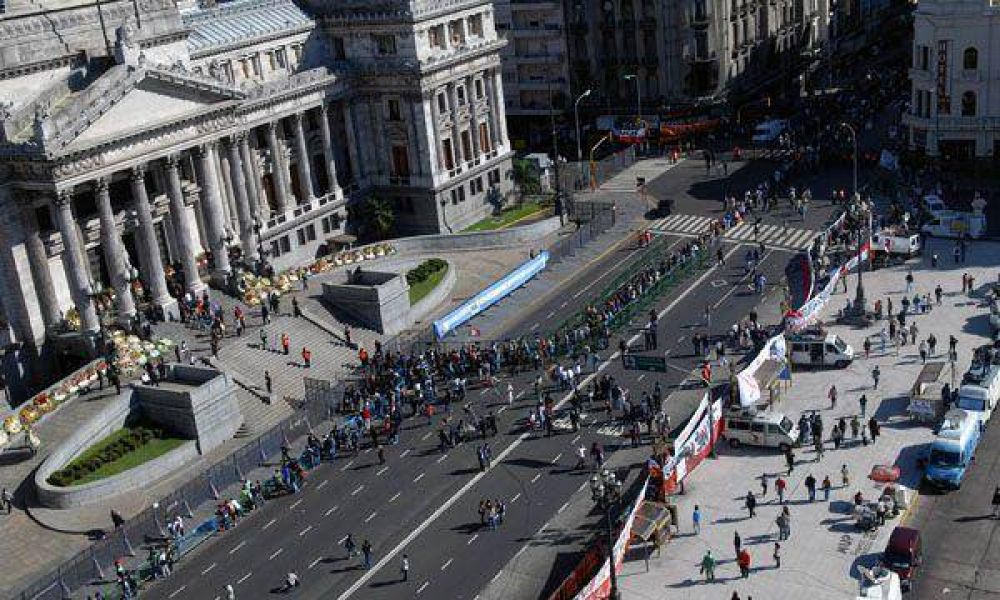 Decenas de homenajes para recordar la muerte de Ra�l Alfons�n