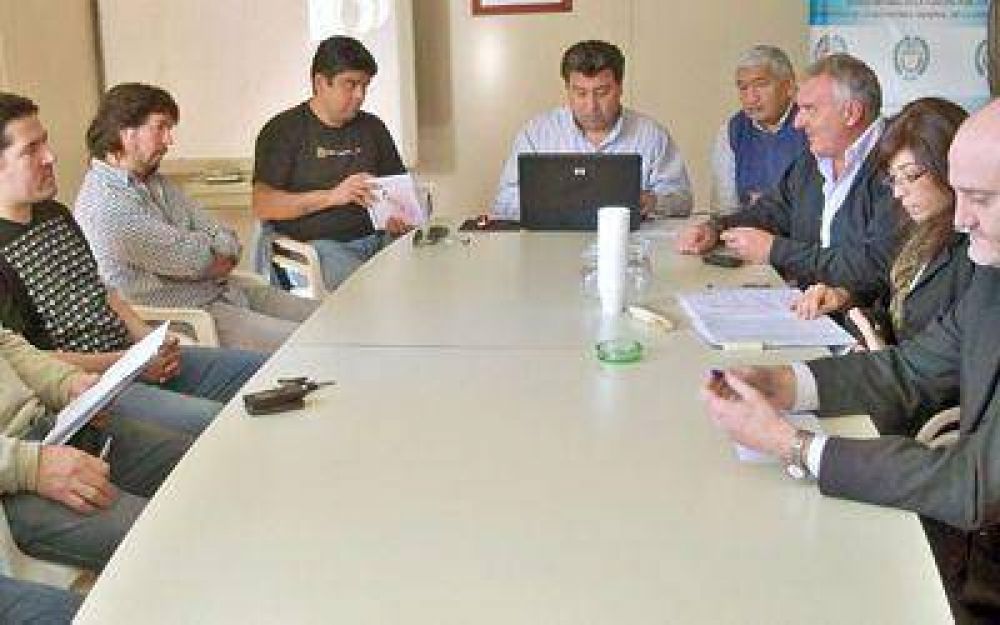 El gobierno de Santa Cruz mejor� propuesta salarial a los docentes