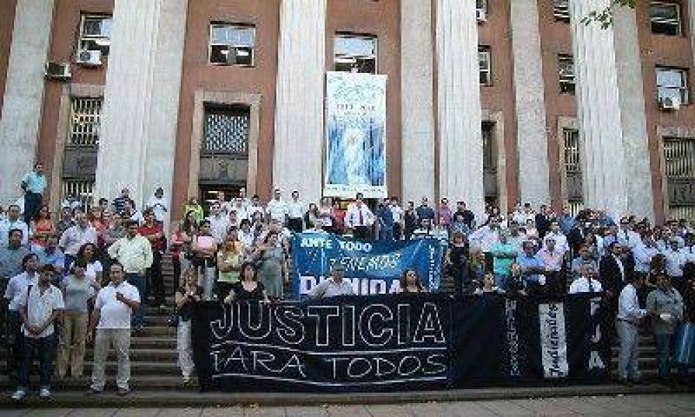 Los judiciales siguen de paro