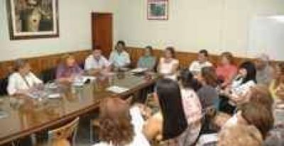 Informan a empleados legislativos sobre beneficios de la jubilaci�n con el 82%