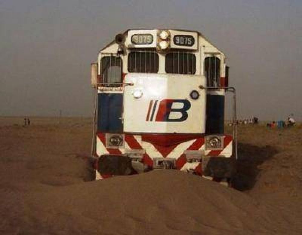Por la voladura de tierra, hace dos meses que no circula el tren entre Bah�a Blanca y Patagones 