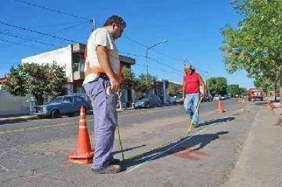 Tr�nsito: renuevan se�alizaci�n vial frente a los establecimientos educativos de la ciudad