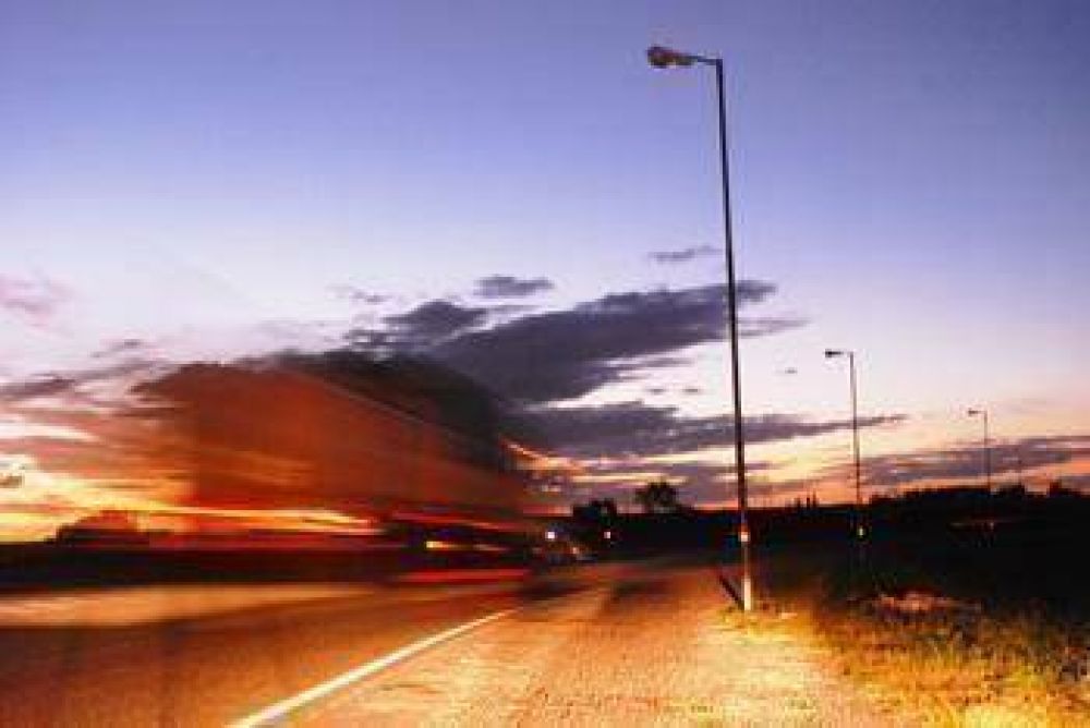 Colocaron columnas que iluminar�n el cruce entre las Rutas N� 9 y 193