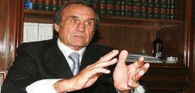 Reviven eventual 'candidatura' de Reutemann para Presidente