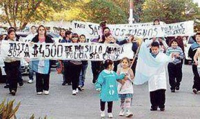 Santa Cruz: una parte de la polic�a, autoacuartelada