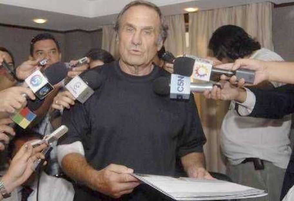 Reutemann asegur� que a fin de a�o decidir� si ser� candidato a presidente 