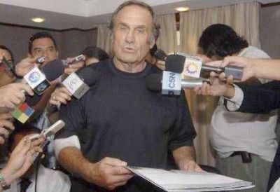 Reutemann asegur� que a fin de a�o decidir� si ser� candidato a presidente 