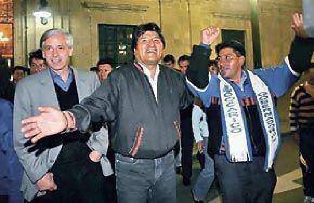 Un partido de izquierda disputa el poder al oficialismo en Bolivia
