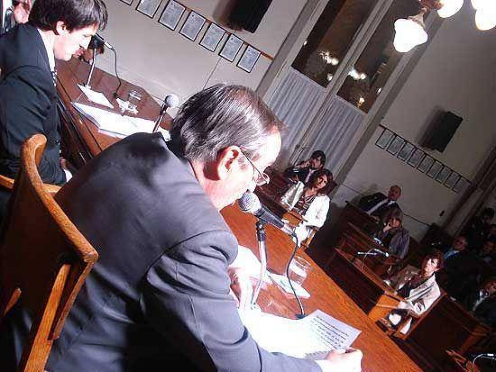 El Intendente dej� inauguradas las sesiones ordinarias del HCD
