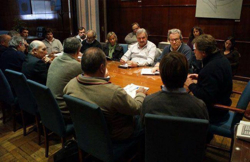 "Tratamos de resolver deudas que el municipio tiene con su comunidad"