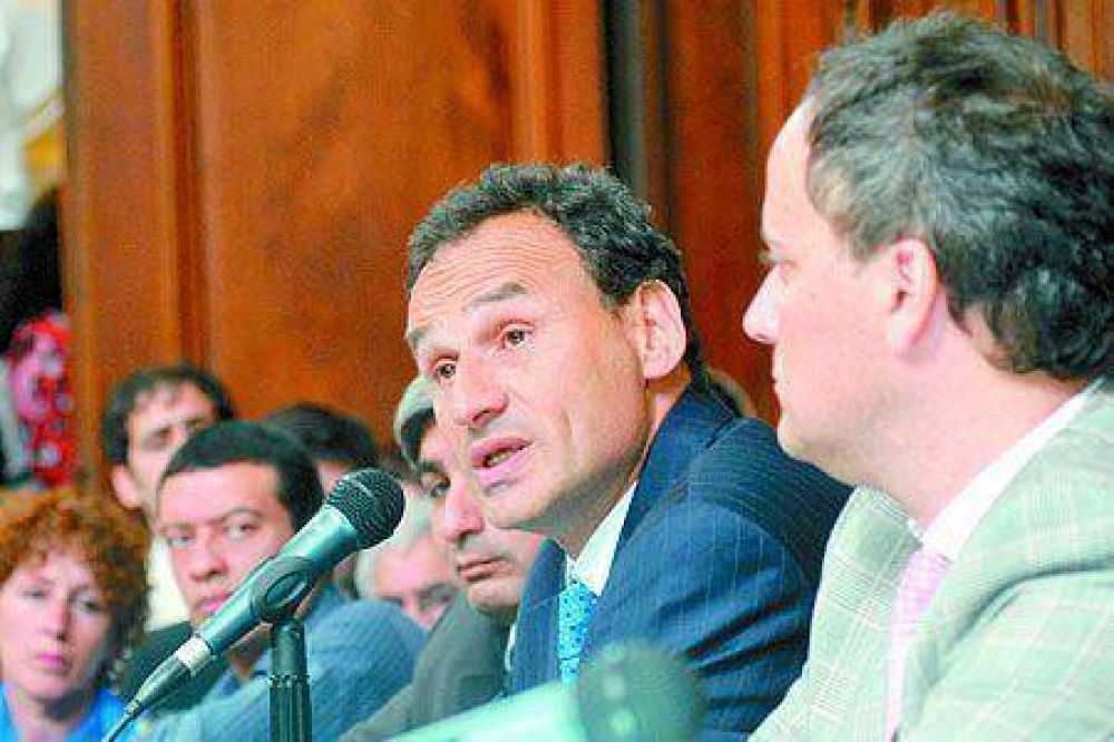 Bruera se distanci� de los K y elogi� a los concejales