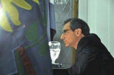 Prometi� no dejarse "extorsionar" ni aceptar "actitudes patoteriles"