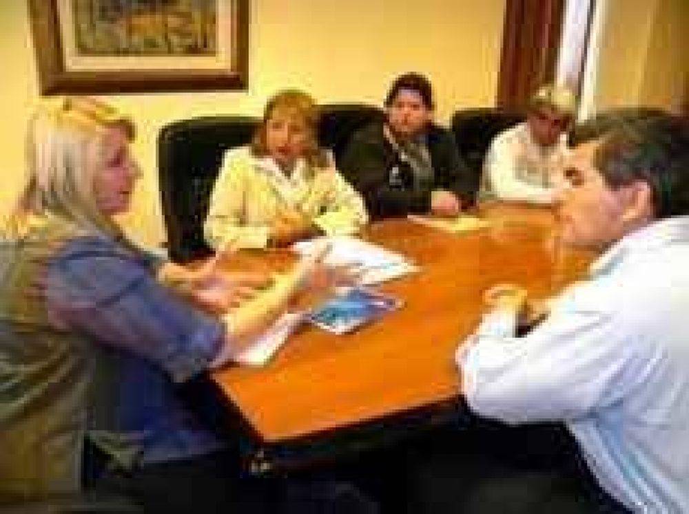 Ministra herrera mantuvo reuni�n con UPCN