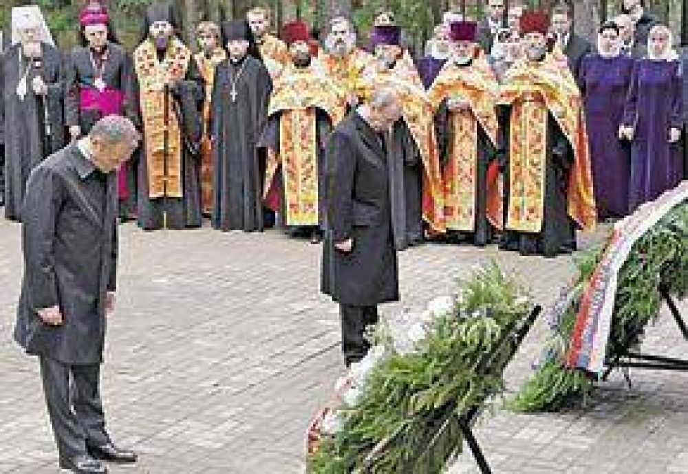 Por primera vez, rusos y polacos recordaron juntos la masacre de Katyn
