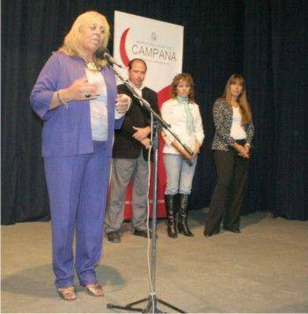 Dirigidas a madres de 7 hijos, discapacidad y vejez  La Intendente Giroldi entreg� nuevas pensiones no contributivas