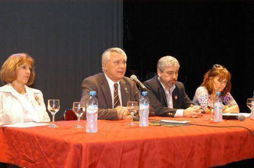 Ivoskus encabez� la presentaci�n de las jornadas de Salud Escolar 2010