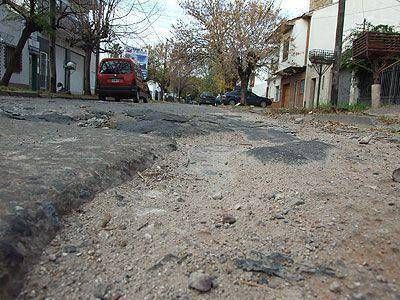  BANFIELD | RECLAMO VECINAL Exigieron la repavimentaci�n de la calle Ar�oz