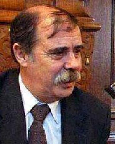 Denunciar�an penalmente a Roquel por habilitaciones irregulares 