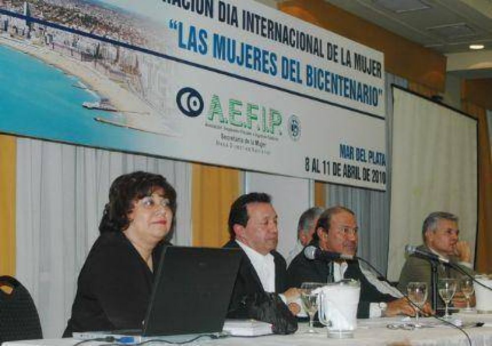 "Las mujeres hemos ganado espacios de poder y gesti�n" afirmaron en encuentro que realiza la AEFIP