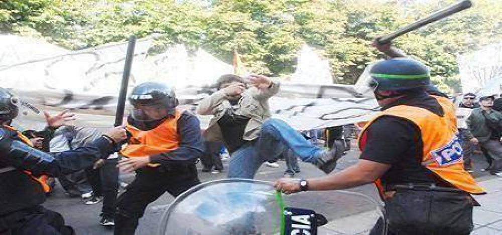 El intendente de Luj�n afirma que �l "no" orden� la represi�n