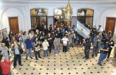 El Ejecutivo y los municipales definen hoy la discusi�n salarial