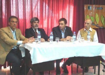 El Intendente Eseverri y l�deres locales en la Semana del Emprendedurismo