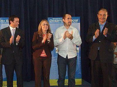 LOMAS: En su visita a Lomas, Alicia Kirchner defendi� el Plan Argentina Trabaja