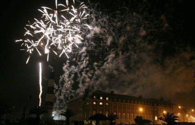 Una multitud presenci� la crem� del monumento fallero valenciano