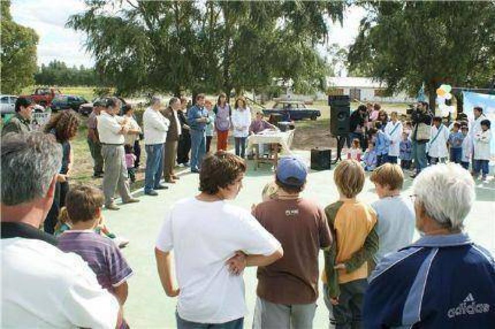 Inauguraron play�n deportivo en Colonia Barrag�n 