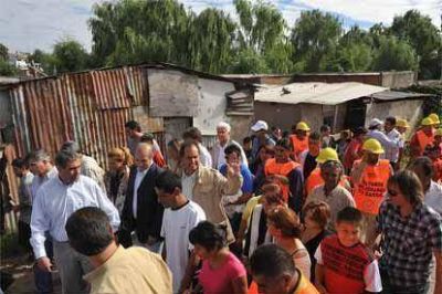El gobernador Daniel Scioli visit� Villa Tranquila