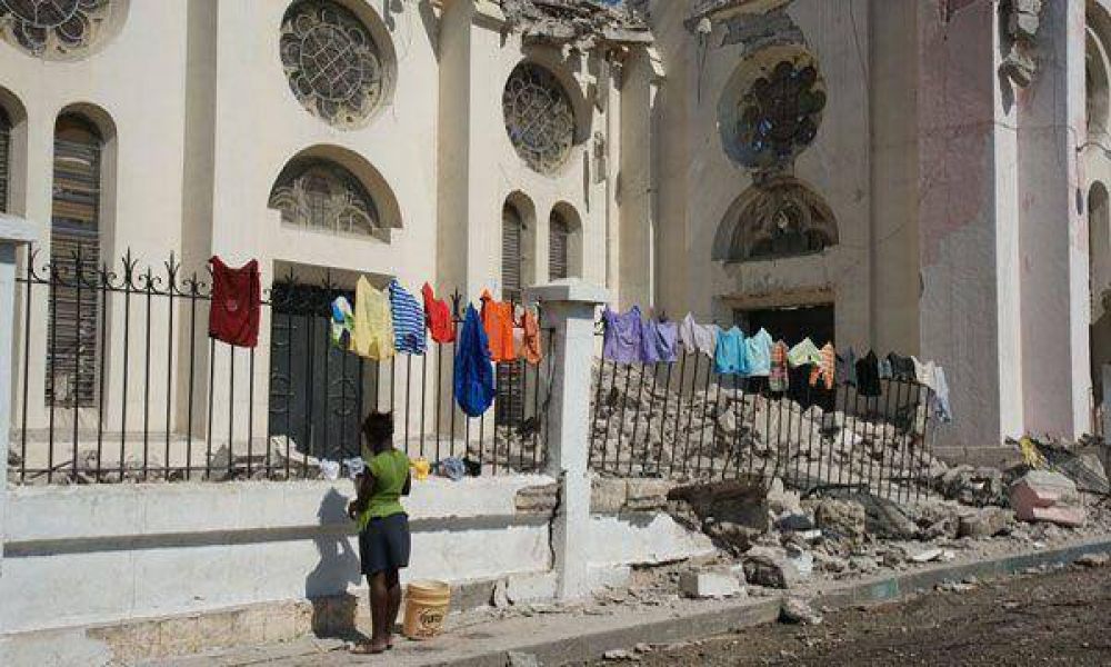 Hait�: comienza el traslado de refugiados por el sismo