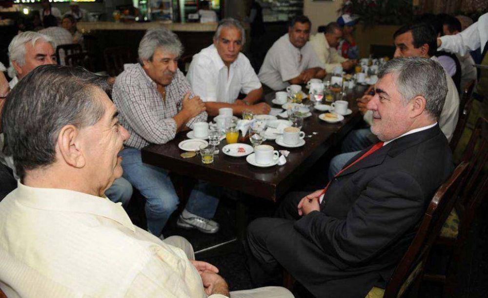 Seg�n Das Neves, Cobos es menos que De la R�a