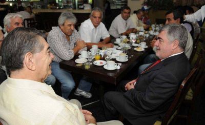 Seg�n Das Neves, Cobos es menos que De la R�a