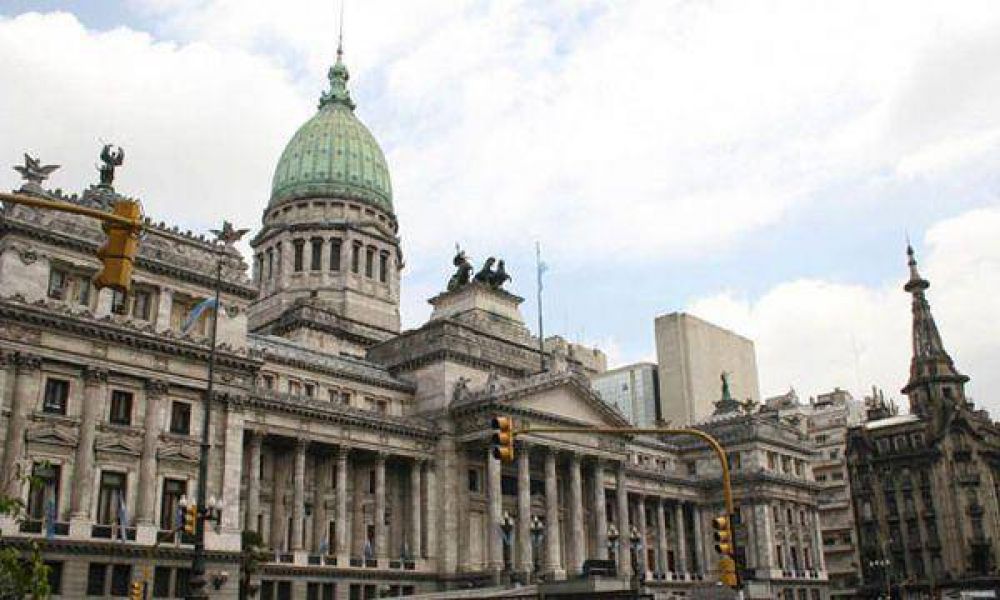 Por la pol�mica con los DNU, se dilata el tratamiento de varias normas en el Congreso