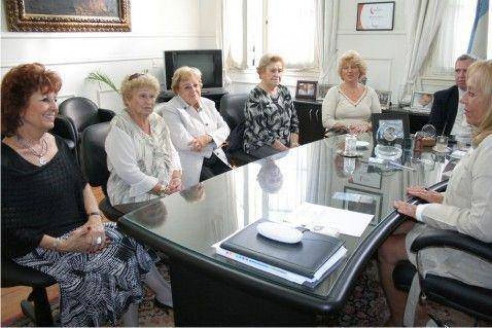 La Intendente recibi� a autoridades de La Liga de Madres de Familia