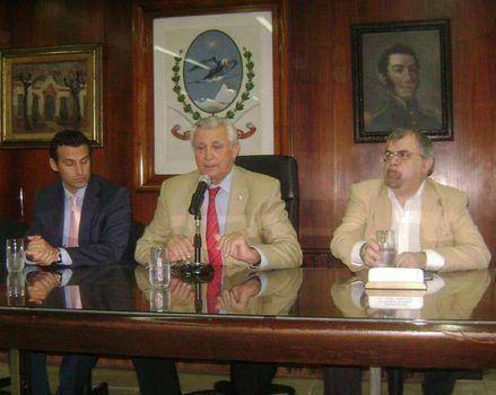 En el Sal�n de los Escudos Ivoskus present� el seminario de capacitaci�n de Alta Gerencia