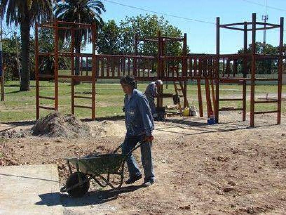  Proceso de instalacin Nuevos juegos infantiles en el Centro Cvico de Berisso
