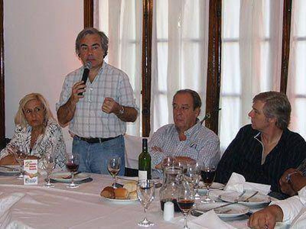 LOMAS | PARTICIP� EL DIPUTADO JUANJO �LVAREZ Con un pedido de "unidad" en el PJ, se celebr� el Segundo Encuentro de Militantes Peronistas