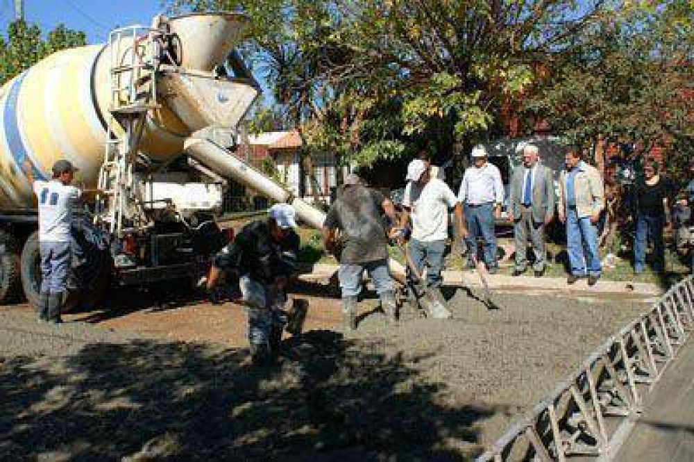 Comenz� la segunda etapa de la repavimentaci�n de la calle V�rtiz