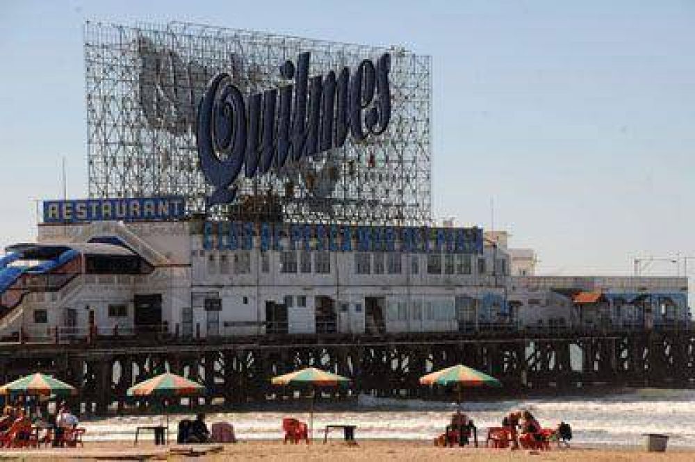 El tradicional cartel publicitario de Punta Iglesia a�n no fue retirado