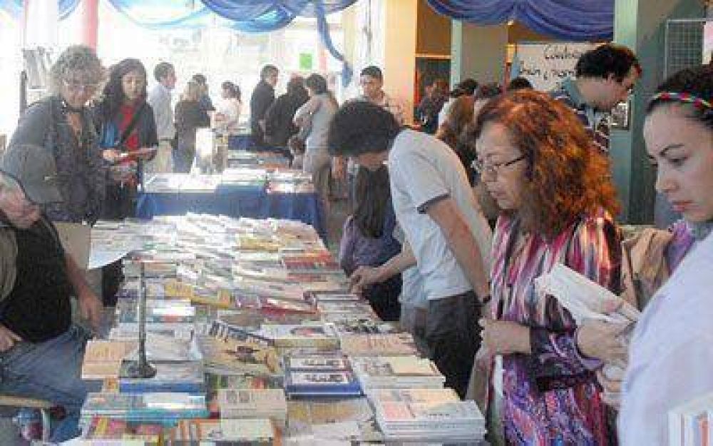 Destacaron como "exitosa" la Feria del Libro de Caleta