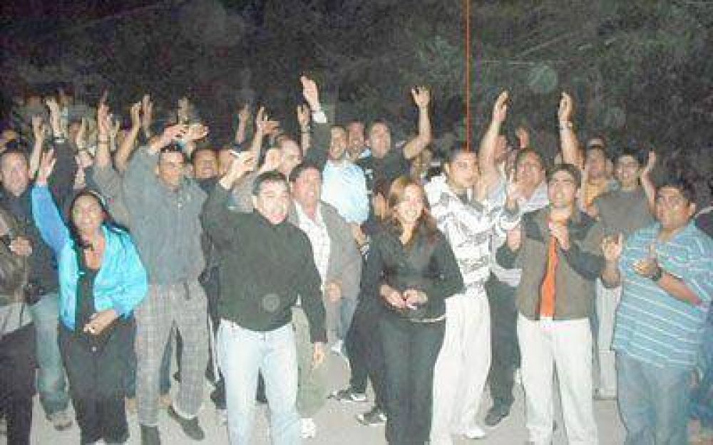 Anoche se esperaba reuni�n clave en Caleta para destrabar conflicto policial