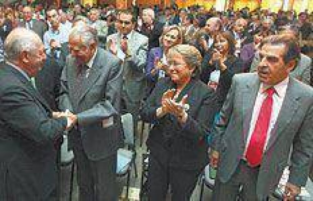 Duras cr�ticas de ex presidentes a Pi�era