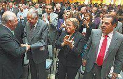 Duras cr�ticas de ex presidentes a Pi�era