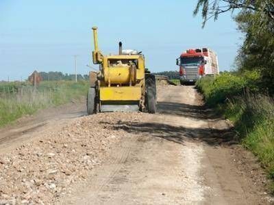 La Direcci�n Vial mejora un importante camino rural