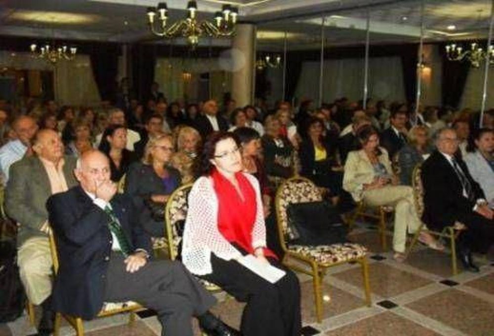 En Florida Se present� en sociedad ACREAR
